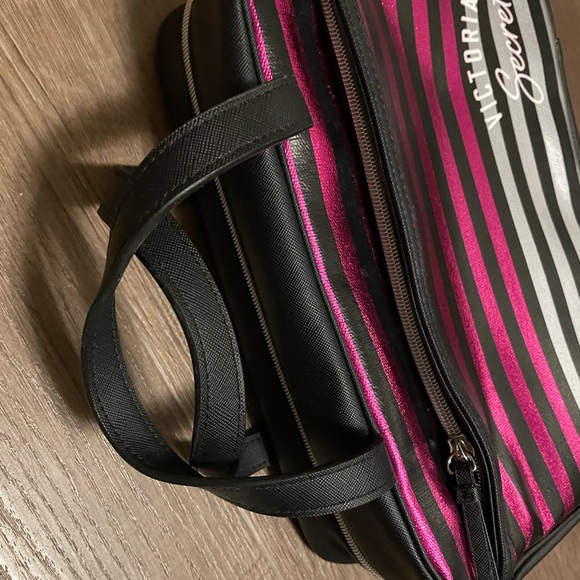 Victoria’s Secret toiletries bag for travel - Picture 2 of 4